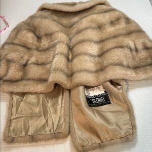 REGINA GLENARA BY GLENOIT VINTAGE FAUX FUR CAPLET IN A LIGHT BEIGE SZ L